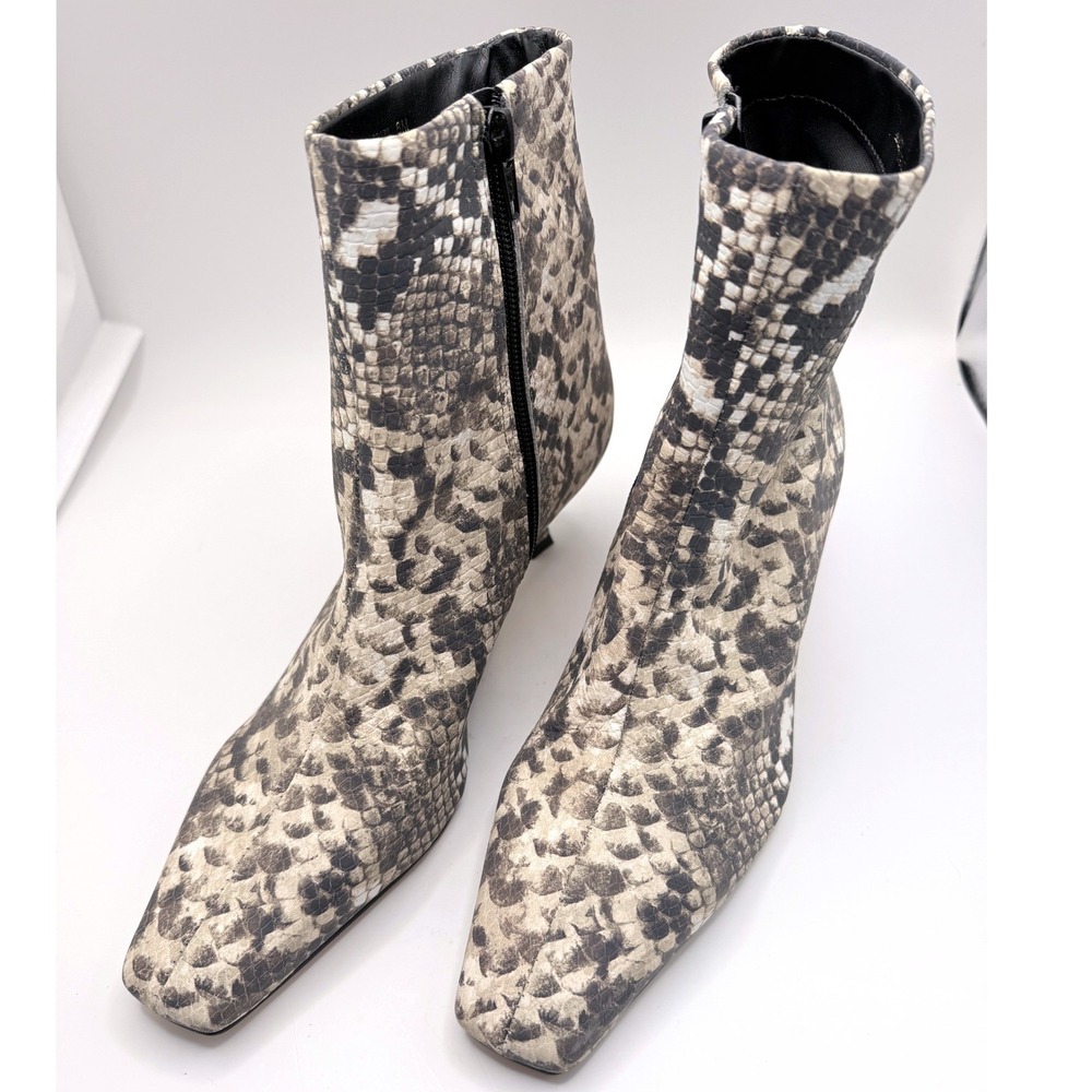 Gianni Bini Ankle Boots Women 8M Cream Snakeskin Square Toe Kitten Heel